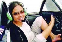 বিমান চালায় প্রতিবন্ধী নারী