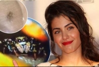 স্পাইডার ওয়েব শিল্পীর কানের ভেতর জীবন্ত মাকড়সা 