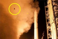 মহাকাশযান উৎক্ষেপণের সময় উড়ন্ত ব্যাঙের দেখা 