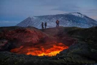 জীবন্ত আগ্নেয়গিরির সাথে দুঃসাহসিক বসবাস! 
