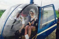  গরুর হাট দেখতে দেখতে হেলিকপ্টারে চেপে বাড়ি গেলেন পরীমণি