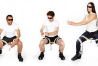 যেখানে সেখানে বসার জন্যে 'চেয়ারলেস চেয়ার'