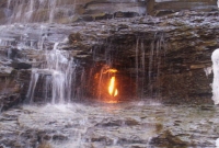 পানির মাঝেই বীরদর্পে জ্বলছে আগুন! 