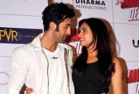 বেচারা রণবীর, হিটের জন্য ভরসা দীপিকা!