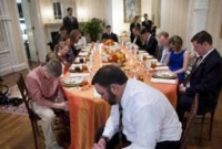 খাবার আগে হোটেলে প্রার্থনা করলে ১৫ শতাংশ ছাড়!