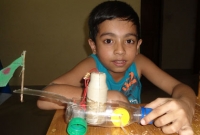 শিশু ইঞ্জিনিয়ারের বোতলগাড়ি!