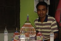 পুরনো কলম দিয়ে তৈরি তাজমহল!