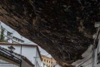 পাথরের নিচে অদ্ভুত শহর!