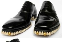 মানুষের দাঁত দিয়ে জুতা তৈরি! 