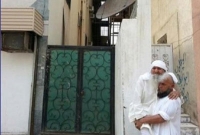 সুবাহানাল্লাহ, পঙ্গু বাবাকে বহন করে হজ করছেন এক ব্যক্তি