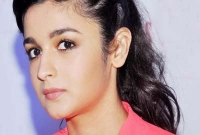 বাবা-মাকে ছেড়ে যাওয়ার সিদ্ধান্তে প্রশ্নবাণে আলিয়া