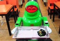 রেস্টুরেন্টে রান্না করছে রোবট 