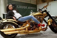 সোনায় মোড়া বাইকের মূল্য সাড়ে পাঁচ কোটি!