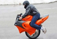 বাজারে আসছে এক চাকার মোটরসাইকেল 