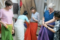 শাড়ি পরা শেখানোর স্কুল! 