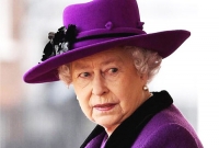 ‘বাদাম চোর’ ধরলেন মহারানী 