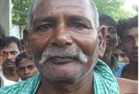 ১৫ শিশুকে নিশ্চিত মৃত্যু থেকে বাঁচালেন এক বৃদ্ধ