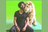 সিংহের সঙ্গে এক ফ্রেমে অক্ষয়!