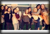 মেয়ের বান্ধবীদের সঙ্গে শাহরুখের লাঞ্চ