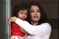 অসুস্থ মেয়েকে নিয়েই শুটিং করেছেন ঐশ্বরিয়া