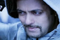 বলিউডের প্রতি ছবিতে কে কত পান?