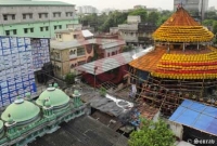 হিন্দু-মুসলিম সম্প্রীতি, মসজিদের পাশেই মন্দির