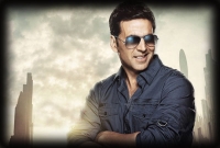 ১৫ মিনিটে অর্ধকোটি টাকা কৃষকদের তুলে দিলেন অক্ষয়