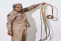 বয়স ৭৭ কিন্তু আঙুলের নখটি ৩০ ফুট লম্বা!