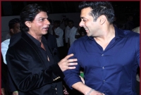 যে সিনেমাটি দেখতে হলে যাবেন শাহরুখ-সালমান