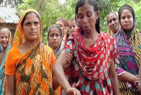 গায়েবি সাপ আতঙ্কে গ্রামছাড়া ৫ হাজার মানুষ!