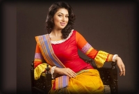 হাওয়ায় উড়ছেন অপু বিশ্বাস