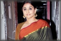 শাড়ির প্রস্তাবে রাজি হলেই ১৩ কোটি! শাড়ির প্রস্তাবে রাজি হলেই ১৩ কোটি!