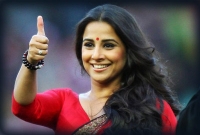 শাড়ি পড়লেই বিদ্যা পাবেন ১৩ কোটি রুপি!