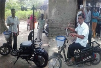 বাতাসের সাহায্যে চলা সাইকেল আবিষ্কার করলেন চাঁপাইনবাবগঞ্জের মোশারফ