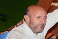 এবার মুসলিম এমপির গায়ে কালি মাখাল শিব সেনা