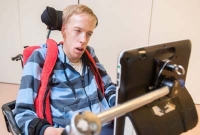    প্রতিবন্ধীর চোখের ইশারায় বাজে যন্ত্রসঙ্গীত!