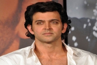 ফের বিয়ে করার প্রসঙ্গে হৃত্বিকের মন্তব্যে অবাক বলিউড