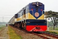 চার ঘণ্টা ট্রেন চলাচল বন্ধ