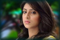 দেশ ছেড়ে বিদেশে ভালো কাটলো না মিমের পূজা 