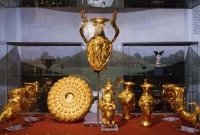 নদীতে সোনা কুড়ানোর ধুম!