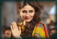 ৩২ কেজী ওজন গায়ে জড়িয়ে নাচলেন কারিনা!