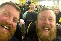 চেহারায় হুবহু, বিমান সিটে বসেই খোশগল্প  