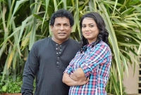 স্ত্রী’কে নিয়ে বাড়ি ছেড়ে চলে যাচ্ছেন মোশাররফ করিম  স্ত্রী’কে নিয়ে বাড়ি ছেড়ে চলে যাচ্ছেন মোশাররফ করিম