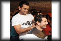 ধোনির বায়োপিকে যুবরাজের চরিত্রে জন