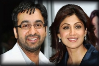 শাহরুখ-কাজল সাজলেন রাজ-শিল্পা