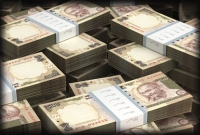 আখেরে যে নিচেই নামায় তা আঙুল দিয়ে দেখাল কিশোরী