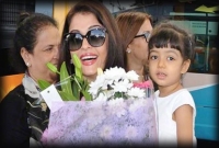 ‘ঐশ্বরিয়ার জন্মদিনে মেয়ের কাছে পেলেন সেরা উপহার’ ‘ঐশ্বরিয়ার জন্মদিনে মেয়ের কাছে পেলেন সেরা উপহার’