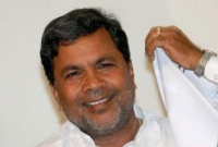 এবার মুখ্যমন্ত্রীকেও হুমকি, ‌‘গরু খেলে মাথা কাটব’