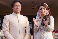 ইমরান খানকে বিষ খাইয়ে হত্যার চেষ্টা করেন স্ত্রী, কিন্তু কেন?