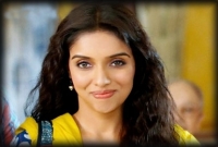 মুখে কুলুপ অসিনের, বিয়ে নিয়ে মিডিয়ায় তোলপাড়  মুখে কুলুপ অসিনের, বিয়ে নিয়ে মিডিয়ায় তোলপাড়